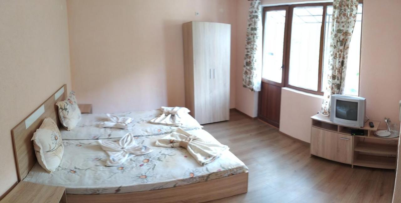 Guest House Proynovi Kalofer Exteriér fotografie